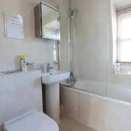Lovely Private Bedrooms In Euston Station - 121 London Exterior photo